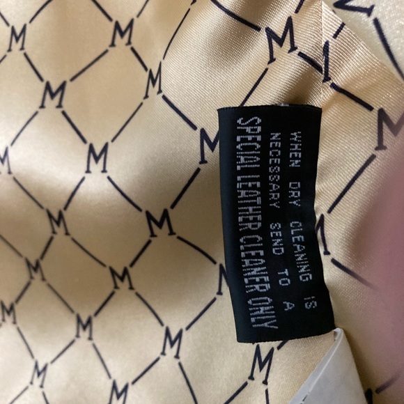 Wilson Leather Jacket vintage
NWT-M
Maroon - Picture 9 of 11